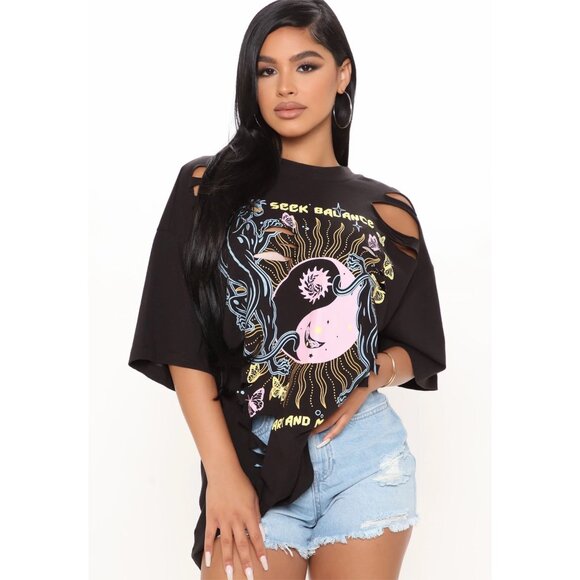 Fashion Nova ✦ Seeking Balance Graphic Top ✦ Black Yin Yang Cutout Tee Sz S NWT - Picture 4 of 6